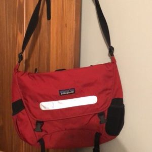 Patagonia cross body large bag in red